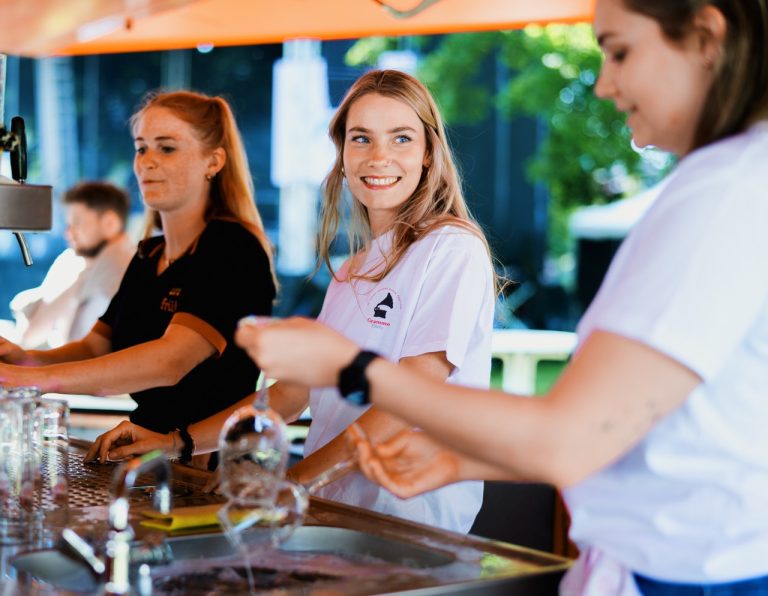 Gross Grammofestival 2023 4 | Über uns